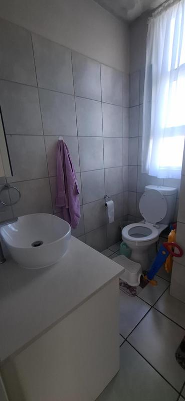 2 Bedroom Property for Sale in Goodwood Central Western Cape